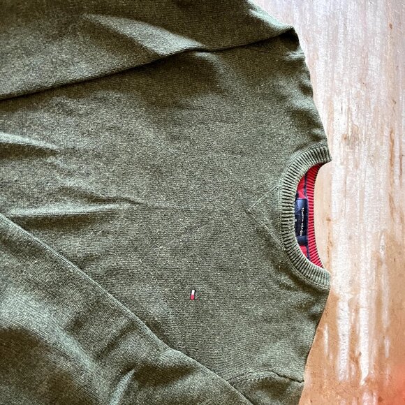 Tommy green crew neck sweater 2xl - Picture 2 of 2